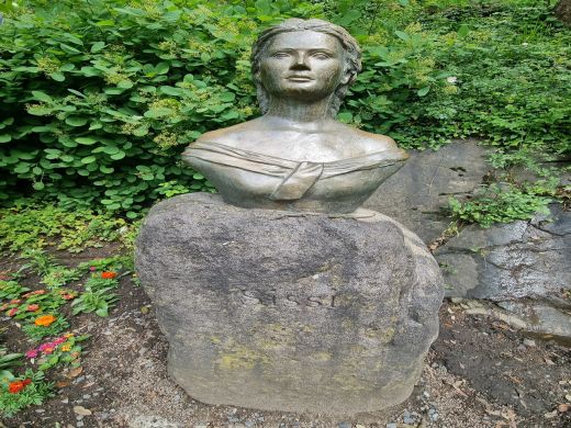 Gärten von Schloss Trauttmansdorff in Meran-Italien 2025-Sissi Bronze Statuete_I